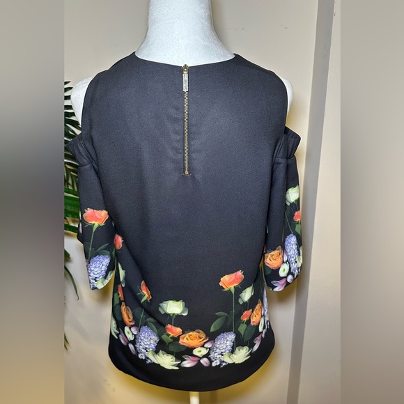 Ted Baker London Amarga Kensington Cold Shoulder Blouse Floral Black EUC 2 Small - Picture 5 of 9